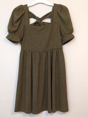 Blu Pepper Olive Square Neckline, Puff Sleeves Tie Back Dress - Large - Like New
